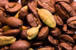 Kawa z dodatkiem kardamonu naturalna 